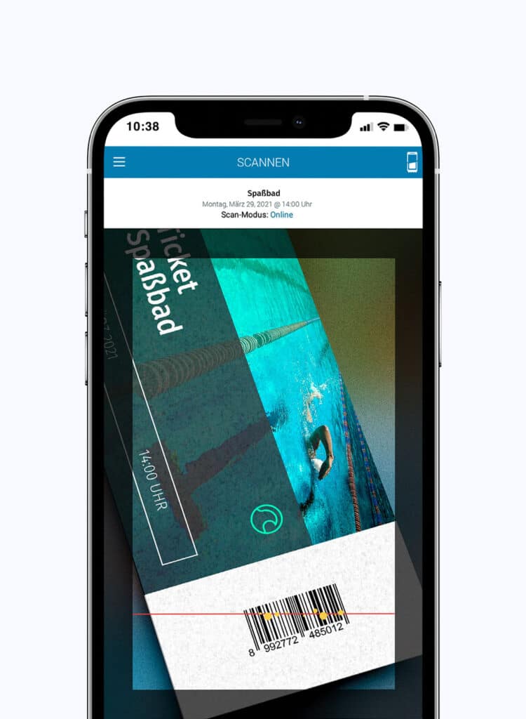 Smartphone mit der Ticketscan-Funktion in der App von egocentric Systems