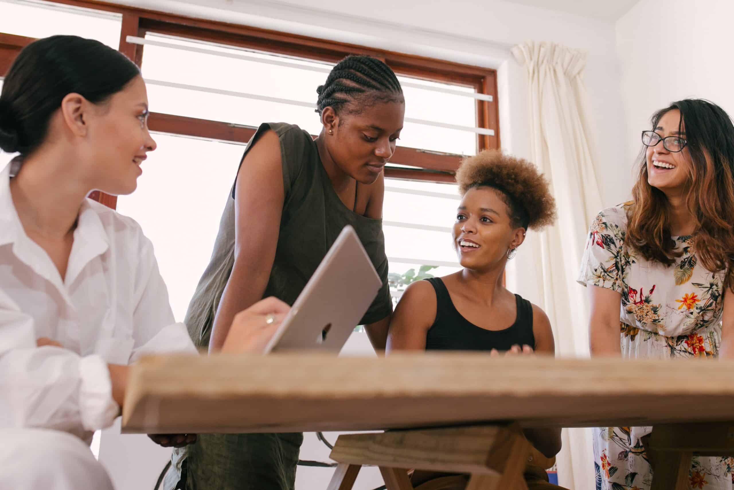 Group of women around a table and have a meeting