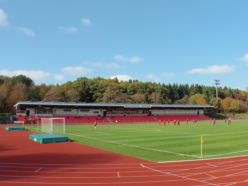 Spielplatz des TUS Mondorf beim Saisoneröffnungsspiel des 1.FC Köln